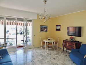 TV - Charming spacious with terrace- great location Promenade des Anglais-Carré d'Or (Nizza)