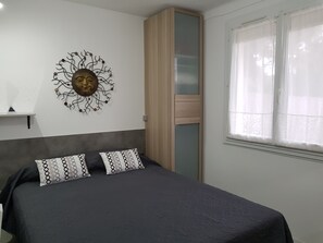 1 bedroom, iron/ironing board, free WiFi - St-Aygulf -T2- rdj with terrace, air conditioning, parking, quiet, center 400m, beach 700m (Fréjus)