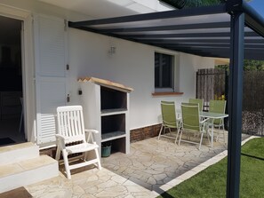 Outdoor dining - St-Aygulf -T2- rdj with terrace, air conditioning, parking, quiet, center 400m, beach 700m (Fréjus)