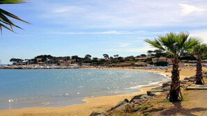 Beach nearby - St-Aygulf -T2- rdj with terrace, air conditioning, parking, quiet, center 400m, beach 700m (Fréjus)