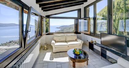 Lemon Garden Retreat - Exclusive Resort in Lemon Grove with pool for 18 people