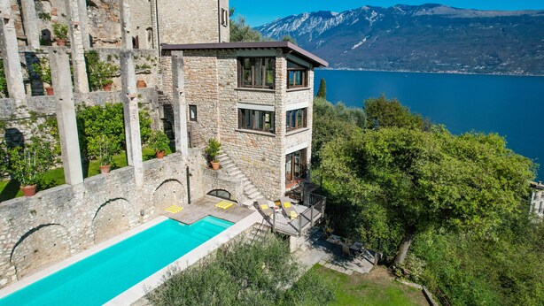 A stone building with a pool and outdoor seating, overlooking a lake and mountains. - Lemon Garden Retreat - Exclusive Resort in Lemon Grove with pool for 18 people (gargnano)