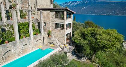 Lemon Garden Retreat - Exclusive Resort in Lemon Grove with pool for 18 people