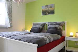 2 bedrooms, travel cot, free WiFi