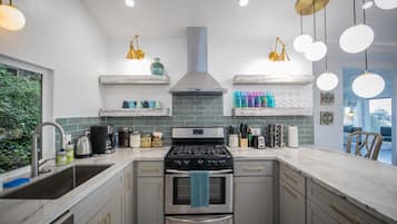 House (3 Bedrooms) | Private kitchen | Full-size fridge, microwave, oven, stovetop