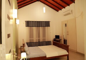 House, 4 Bedrooms, Smoking - House of Kammala (Wennappuwa)