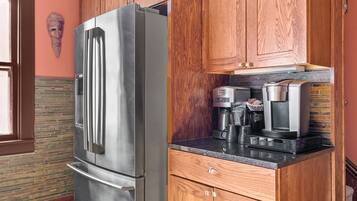 House (3 Bedrooms) | Private kitchen | Fridge, microwave, oven, stovetop