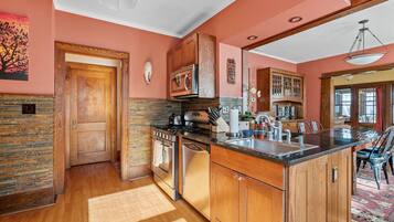 独立别墅 (3 Bedrooms) | 私人厨房 | 冰箱、微波炉、烤箱、炉灶