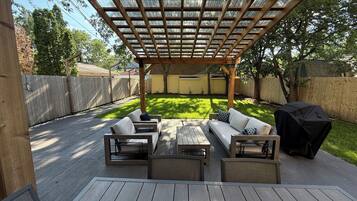 House (3 Bedrooms) | Exterior