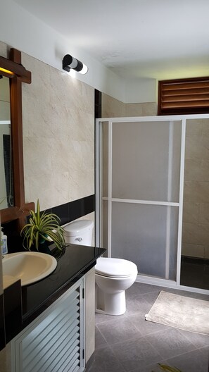 Shower, rainfall showerhead - Lucky Cottage (Galle)
