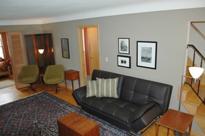 Smart TV, fireplace, DVD player, table tennis