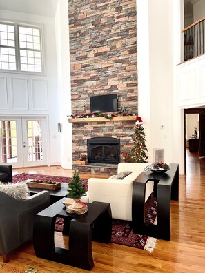 Interior - Luxury Lakefront Retreat on lake Hartwell 18 miles from Clemson (Townville)