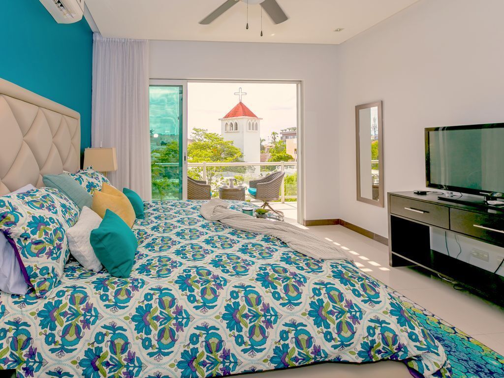 3 bedrooms, in-room safe, iron/ironing board, travel crib
