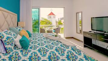3 bedrooms, in-room safe, iron/ironing board, travel crib