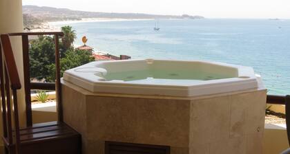 1 ó 2 suites frente al mar BR con opciones de jacuzzi en la única playa de swimmable en Cabo