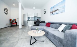 Télévision, cheminée, Netflix, table de tennis de table