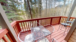 Outdoor dining - Big End Unit, Deck! Near Lake Trail. Easy Drive to Dining, Activities, Events (Frisco)