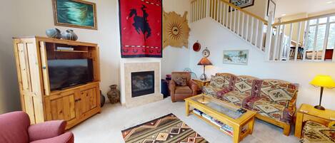 Televisión y chimenea