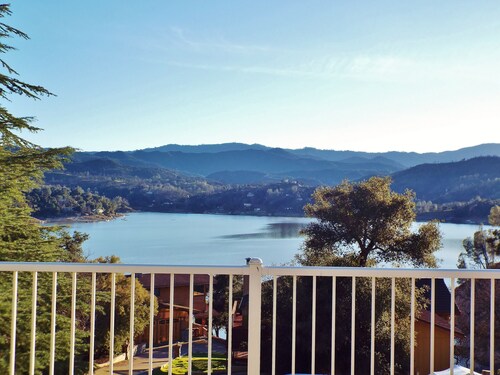 Beeindruckend! 2 Master-Suiten, Blick auf den Naci-See, Privatparkplatz, WLAN, Direkt-TV,