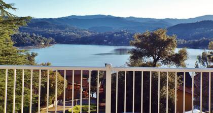 Beeindruckend! 2 Master-Suiten, Blick auf den Naci-See, Privatparkplatz, WLAN, Direkt-TV,