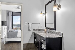 2 bedrooms, desk, iron/ironing board, WiFi