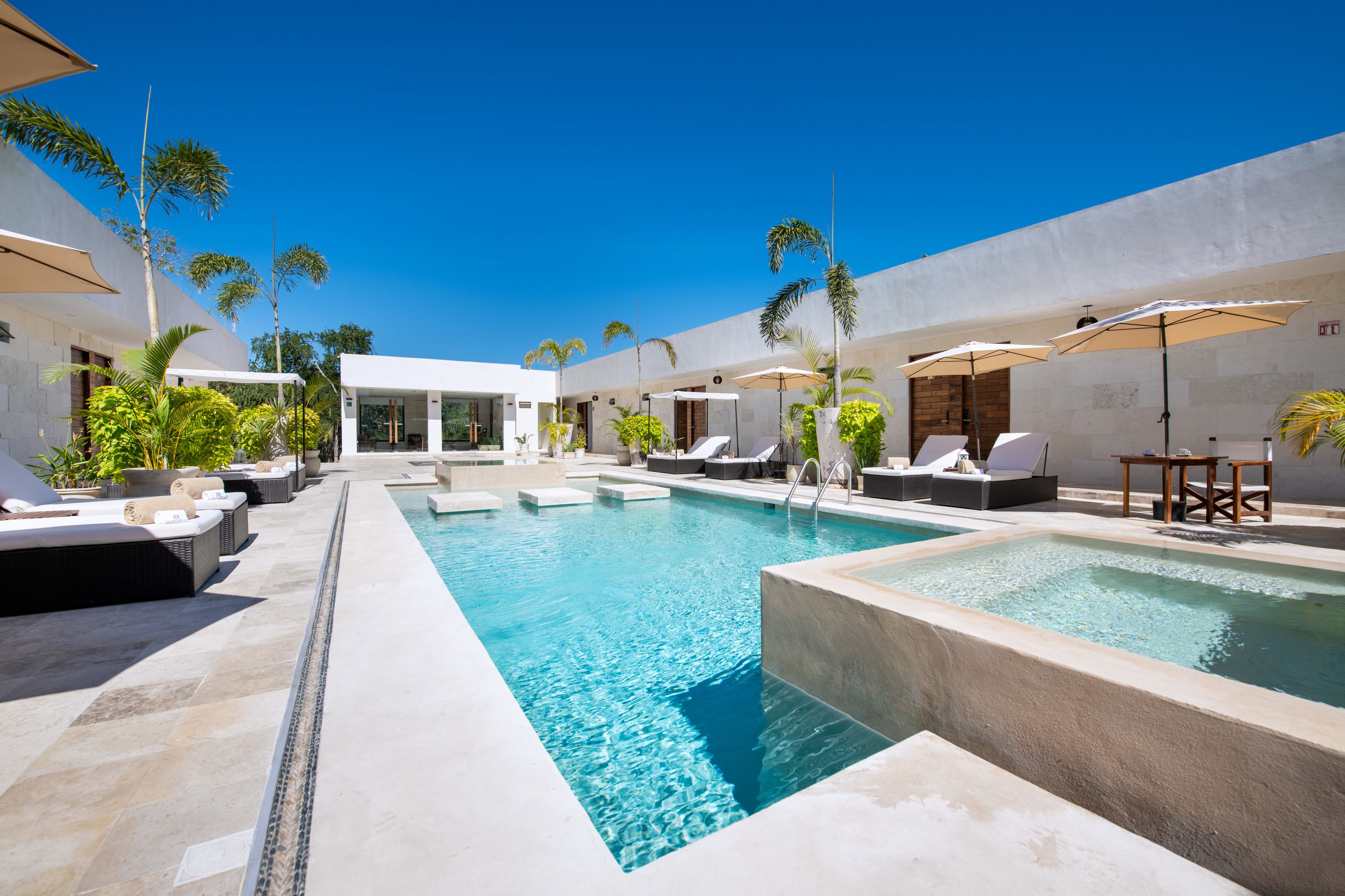 outdoor pool, open 8:00 am to 10:30 pm, pool umbrellas, pool loungers