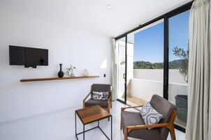 Junior Suite | Egyptian cotton sheets, premium bedding, minibar, in-room safe