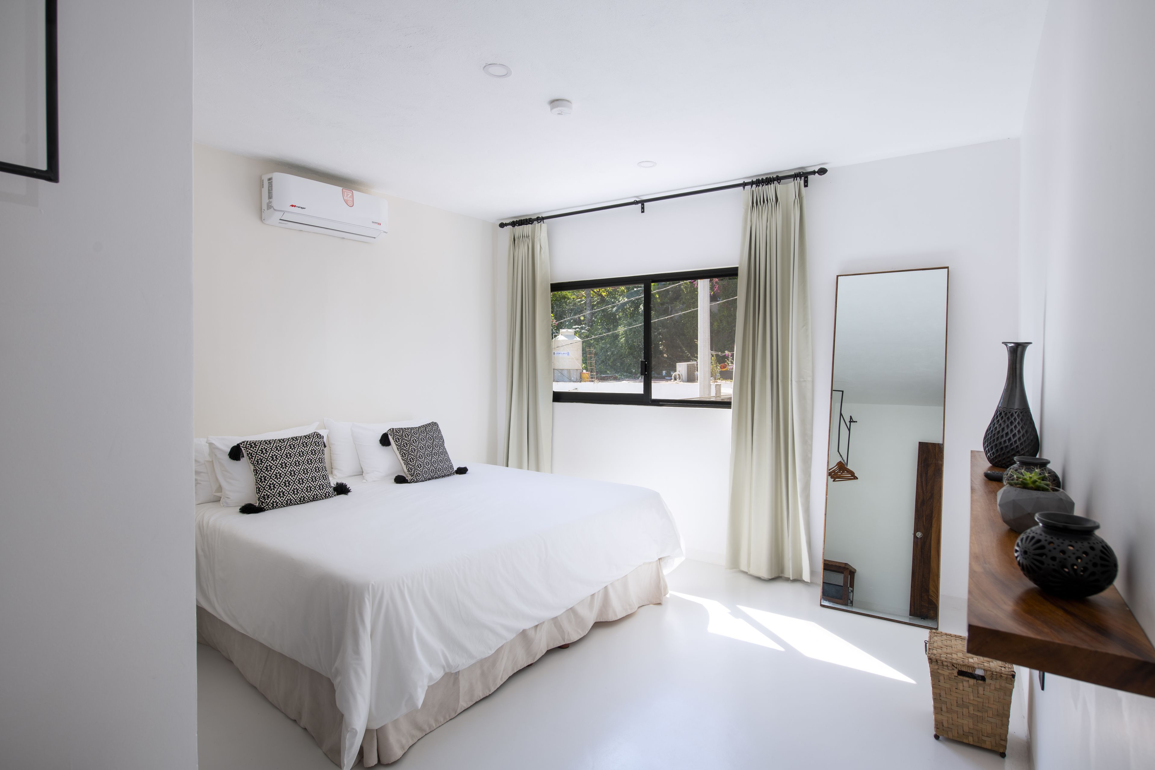 master suite with kitchen | egyptian cotton sheets, premium bedding, minibar, in-room safe