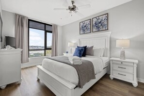 2 bedrooms, desk, iron/ironing board, WiFi