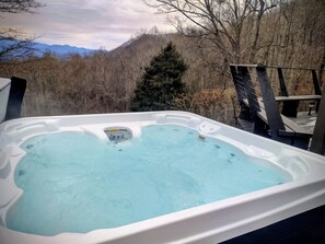 Outdoor spa tub - Bryson City Mountain Top Experience with stupendous view (Bryson City)