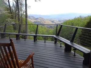Terrace/patio - Bryson City Mountain Top Experience with stupendous view (Bryson City)