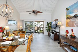 Dining - Hale Kamaole 326 Third floor condo, easy access to best beach on Maui! (Kihei)