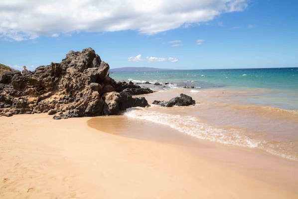 Beach nearby - Hale Kamaole 309 Third floor condo, easy access to best beach on Maui! (Kihei)
