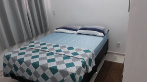 3 habitaciones, tabla de planchar con plancha, wifi y ropa de cama 
