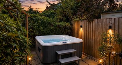 Measure Cottage - Sleeps up to 4 - Henley in Arden - HOT TUB