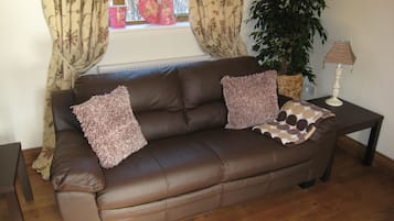 House, 2 Bedrooms | Living room