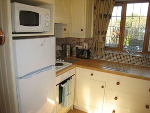 House, 2 Bedrooms | Private kitchen | Full-size fridge, microwave, oven, stovetop - Measure Cottage - Sleeps up to 4 - Henley in Arden - HOT TUB (Henley-in-Arden)