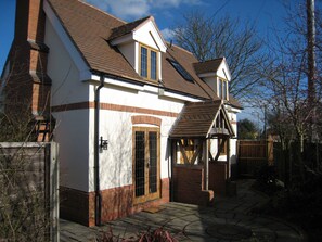 Exterior - Measure Cottage - Sleeps up to 4 - Henley in Arden - HOT TUB (Henley-in-Arden)