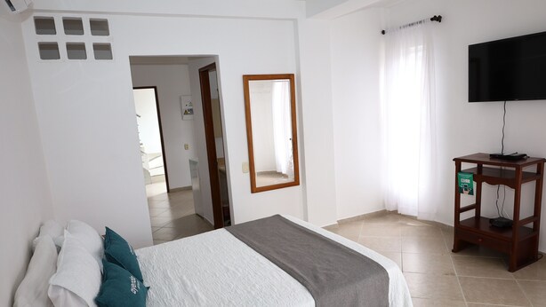 Deluxe Double Room, Non Smoking | 6 bedrooms, desk, laptop workspace, blackout drapes - Hotel Nattivo Uraba (Apartadó)