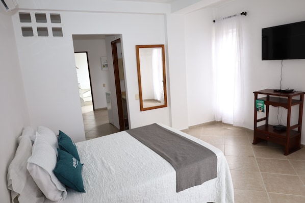 Deluxe Double Room, Non Smoking | 6 bedrooms, desk, laptop workspace, blackout drapes - Hotel Nattivo Uraba (Apartadó)