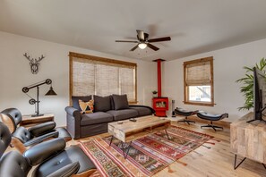 Smart TV - Yellowstone Lodge    (Gardiner)