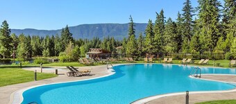 Great Location Near Pool with Suncadia Pool Access