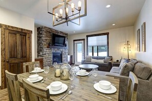 Dining - Great Location Near Pool with Suncadia Pool Access (Cle Elum)