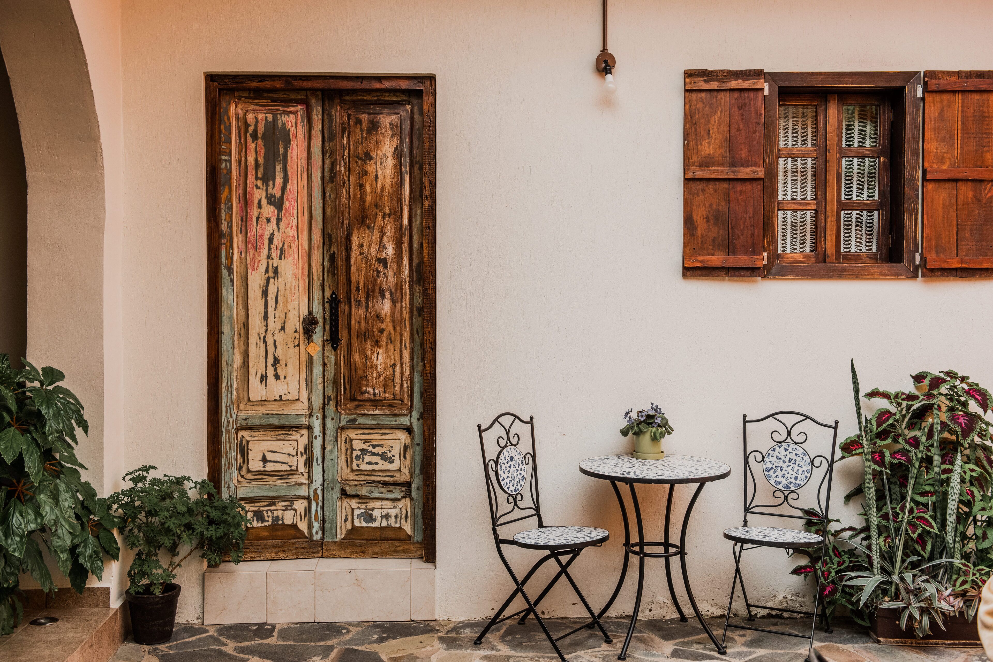 traditional room, 1 queen bed, non smoking, courtyard view | terrace/patio