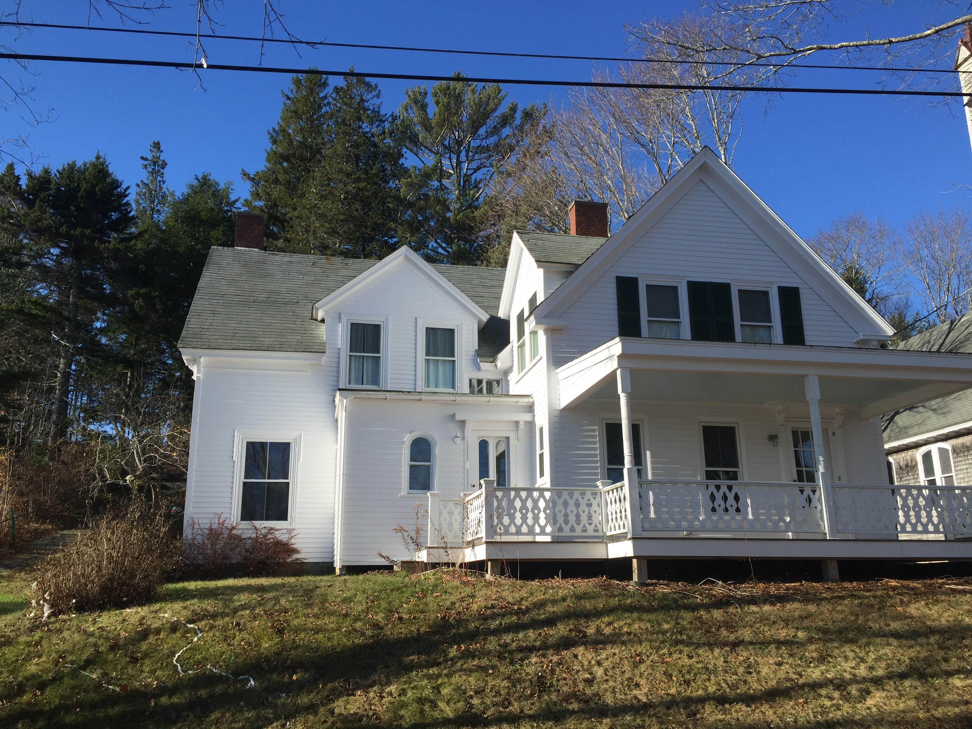 Beautiful 4 Bedroom Home - Downtown!