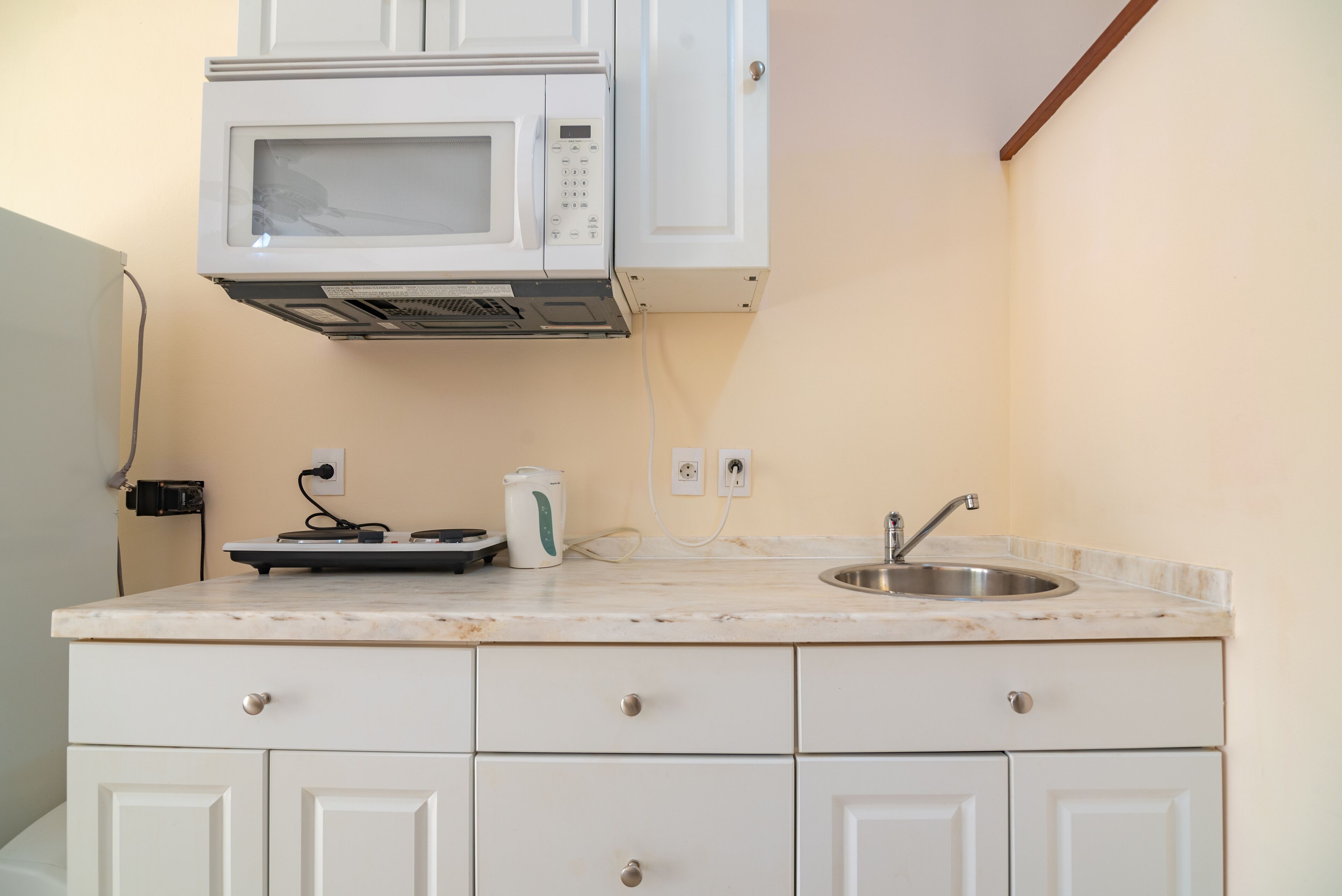 deluxe studio suite | private kitchen | full-sized fridge, espresso maker, coffee/tea maker, electric kettle