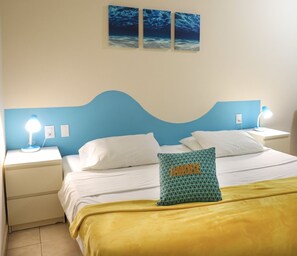 Down comforters, Select Comfort beds, in-room safe, desk - Aqua Viva Suites (Kralendijk)