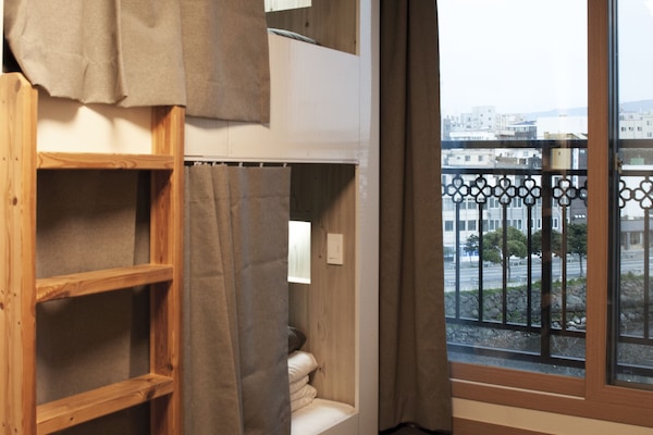 1 chambre, literie de qualité supérieure, rideaux occultants