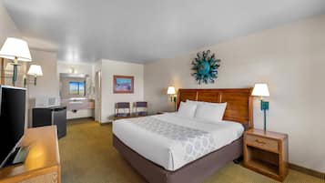 Standard Room, 1 King Bed, Non Smoking | Desk, laptop workspace, blackout drapes, free WiFi