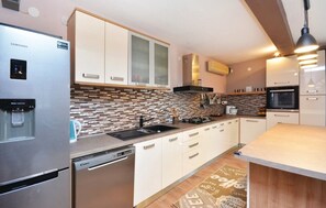 Microwave, dishwasher, coffee/tea maker, toaster